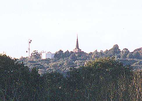 Existing mast as seen from Slough Road